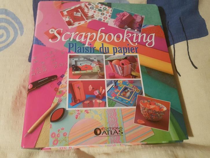 scrapbooking plaisirs du papier de atlas éditions, Hobby en Vrije tijd, Scrapbooking, Zo goed als nieuw, Album of Boek, Ophalen of Verzenden