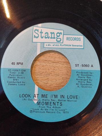 Moments – Look At Me (I'm In Love) 1975 Soul, Rhythm & Blues beschikbaar voor biedingen