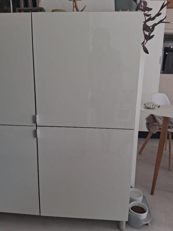 Besta kast deuren beschikbaar voor biedingen