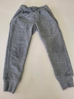 Broek jogging grijs
Maat: 110
Merk: Jbc, Enfants & Bébés, Vêtements enfant | Taille 110, Enlèvement ou Envoi, Pantalon