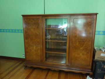 vitrine beschikbaar voor biedingen
