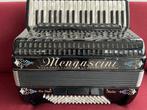 Z.g.a.n. Mengascini accordeon .96 bas .5 korig.Piccolo ., Enlèvement ou Envoi, Comme neuf, Avec bretelles, 96 basses