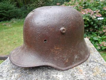 WO 1 helm schaal , met granaat inslag beschikbaar voor biedingen