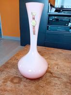 Vase en opaline rose