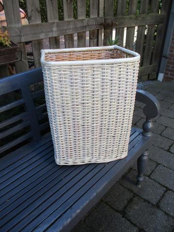 Rieten linnenmanden / linnenkist. beschikbaar voor biedingen