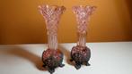 Paire d’anciens vases soliflores en verre moulé rose, Enlèvement ou Envoi