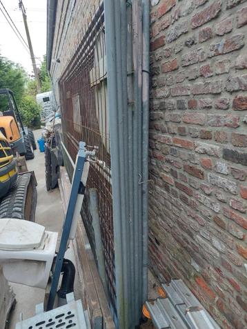 7 werfhekkens + blokken beschikbaar voor biedingen