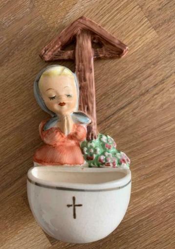 Vintage porseleinen wijwatervaatje beschikbaar voor biedingen