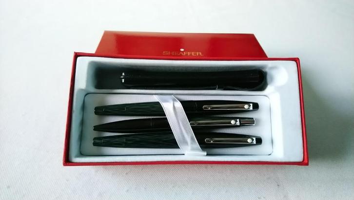 Sheaffer Intrigue Shiny/Matte Black set Vulpen 14K/585 F-nib, Verzamelen, Pennenverzamelingen, Nieuw, Pennenset, Sheaffer, Met doosje