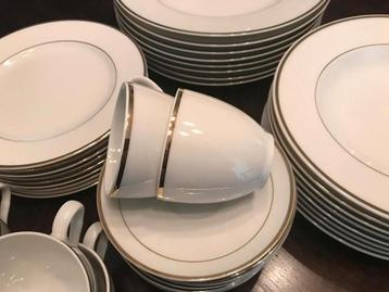 Eet en koffieservies van Shirnding Wit/ gouden rand *Nieuw*, Enlèvement ou Envoi