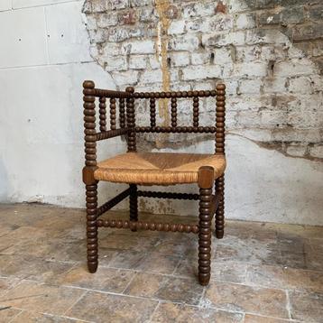 Chaise d’angle en bois tourné et assise en paille, fin XIXe