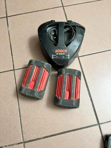 acculader met 2x accu's. beschikbaar voor biedingen