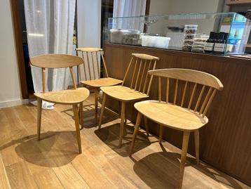 Hay stoelen beschikbaar voor biedingen