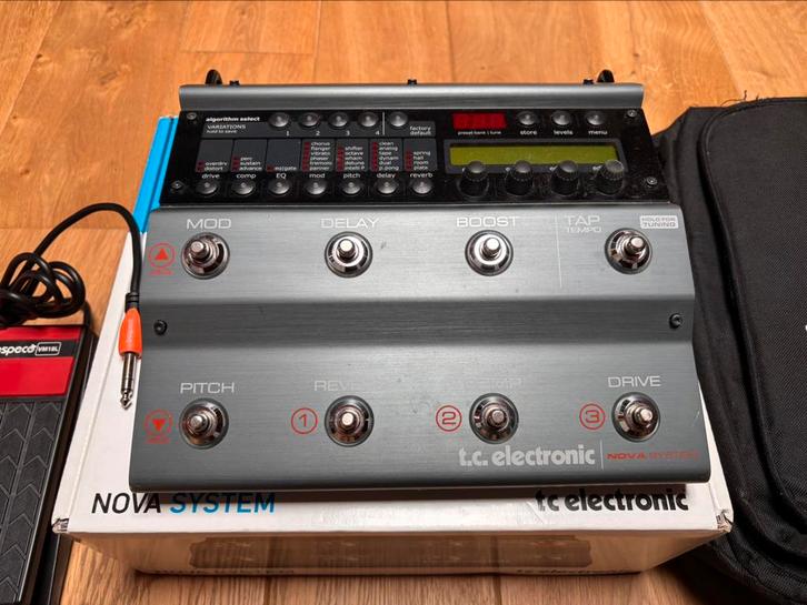 Tc electronic nova system avec housse et pedale d’expression, Muziek en Instrumenten, Effecten, Gebruikt, Multi-effect, Ophalen