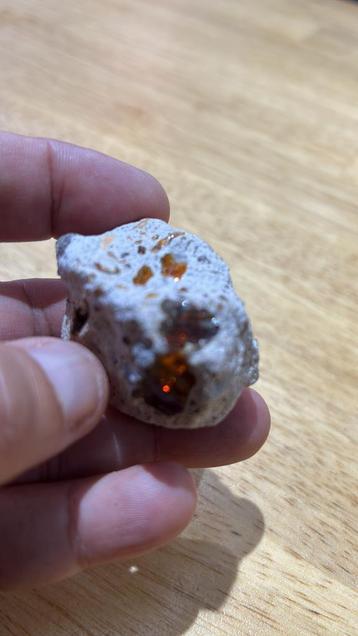 Australisch vuuropaal beschikbaar voor biedingen