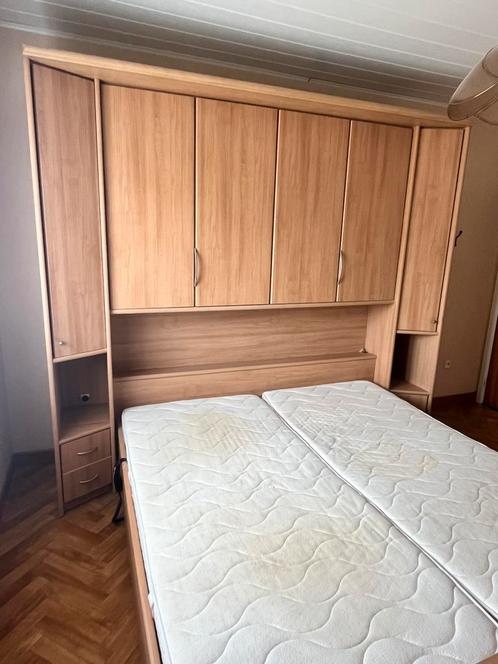 Electrisch verstelbaar 2 persoons bed met kast aan., Huis en Inrichting, Slaapkamer | Complete slaapkamers, Zo goed als nieuw
