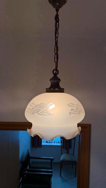 Luchter in opaline moet weg tegen 08/11 beschikbaar voor biedingen