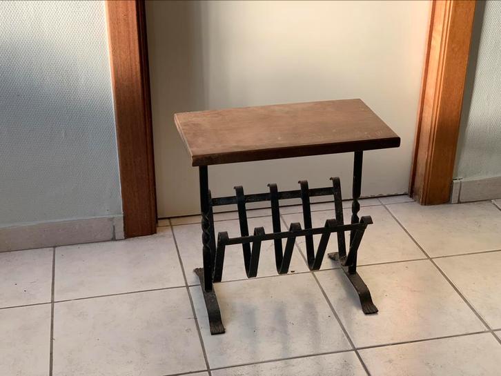 Krantenmand | Bijzettafel | Vintage, Huis en Inrichting, Woonaccessoires | Krantenbakken en Lectuurbakken, Ophalen of Verzenden