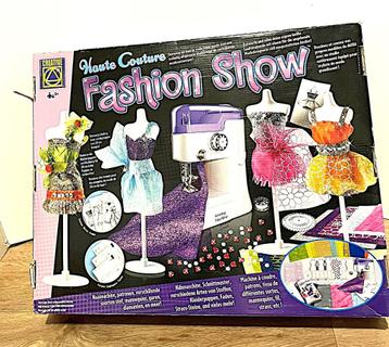 Jeu de stylisme Haute Couture Fashion Show  beschikbaar voor biedingen