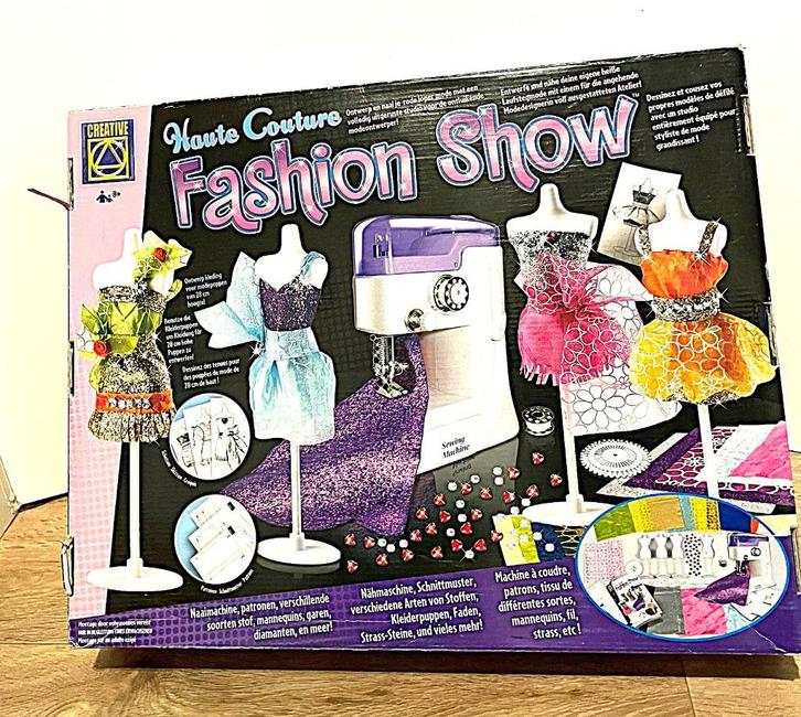 Jeu de stylisme Haute Couture Fashion Show, Hobby en Vrije tijd, Gezelschapsspellen | Bordspellen, Zo goed als nieuw, Een of twee spelers
