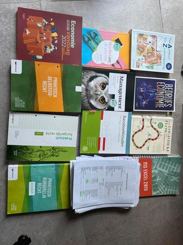 volledige set schoolboeken Bedrijfsmanagement 1e jaar beschikbaar voor biedingen