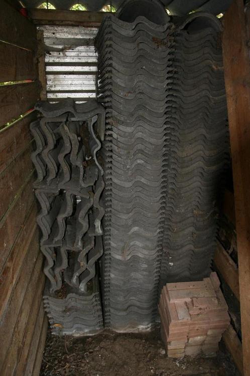 Gratis: betonnen dakpannen ongeveer 140 stuks, Doe-het-zelf en Bouw, Dakpannen en Dakbedekking, Gebruikt, Dakpannen, Overige materialen