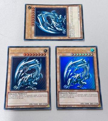 Trois fois Yu-Gi-Oh ! Dragon blanc yeux bleus 1ère édition, Enlèvement ou Envoi, Neuf, Plusieurs cartes