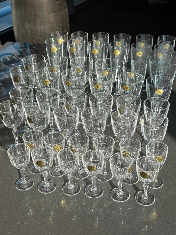 Zeldzaam: volledige set van 4x12 glazen Cristal de Flandre, Verzamelen, Glas en Drinkglazen, Zo goed als nieuw, Ophalen