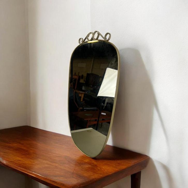 Vintage spiegel met sierlijke kam, Antiek en Kunst, Antiek | Spiegels, Ophalen of Verzenden