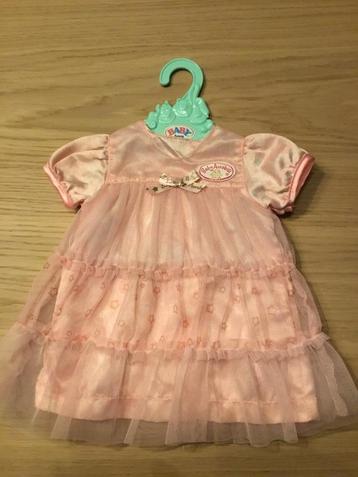 Poppenkleertjes allerlei beschikbaar voor biedingen