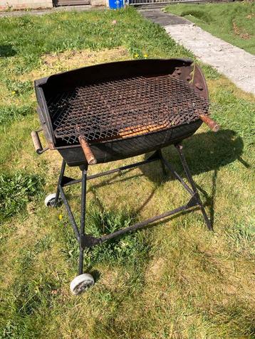 Gietijzeren bbq beschikbaar voor biedingen