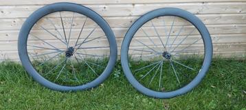 Carbon wielen met carbon spaken beschikbaar voor biedingen