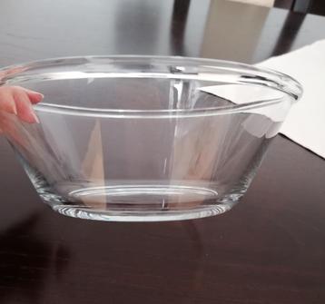 Mooie heldere en dikke transparante glazen saladeschaal  beschikbaar voor biedingen