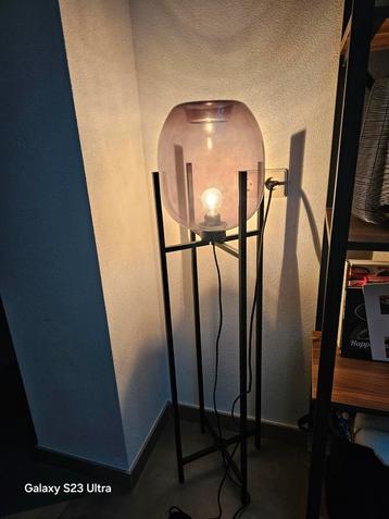 Industreel lamp van glas beschikbaar voor biedingen