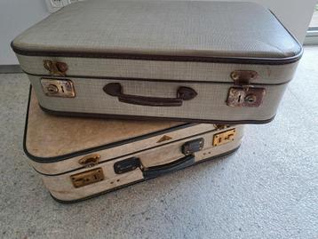 twee vintage koffers t.e.a.b.