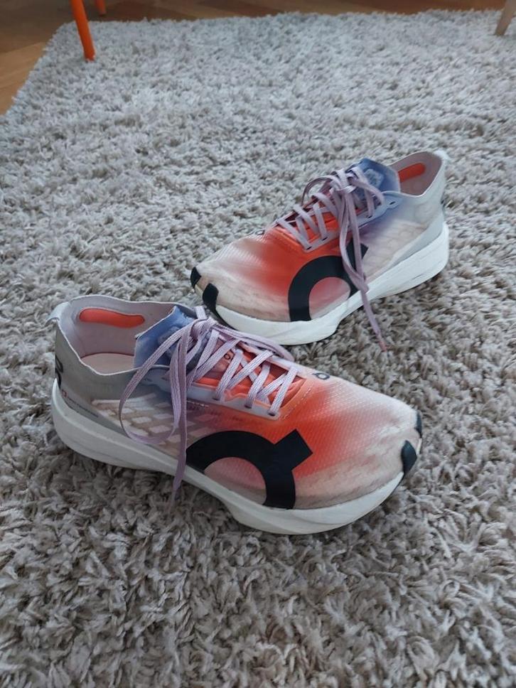 ON Cloudboom strike Carbon T38,5, Kleding | Dames, Schoenen, Gedragen, Sportschoenen, Wit, Ophalen