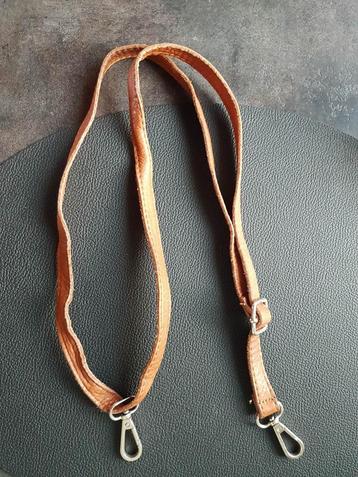 Bandoulière fine en cuir camel pour sac ou autre beschikbaar voor biedingen