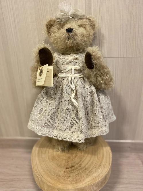 Handgemaakte beer Denise - 45 cm - beige - met certificaat, Verzamelen, Beren en Cherished Teddies, Nieuw, Beeldje, Overige merken
