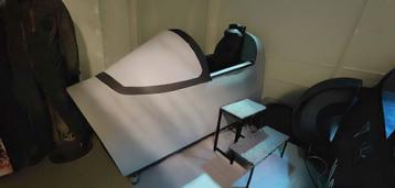 F-18 Hornet-simulator + half koepelscherm  beschikbaar voor biedingen