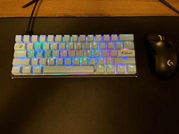 Ducky One 2 Mini + Custom Keycaps beschikbaar voor biedingen