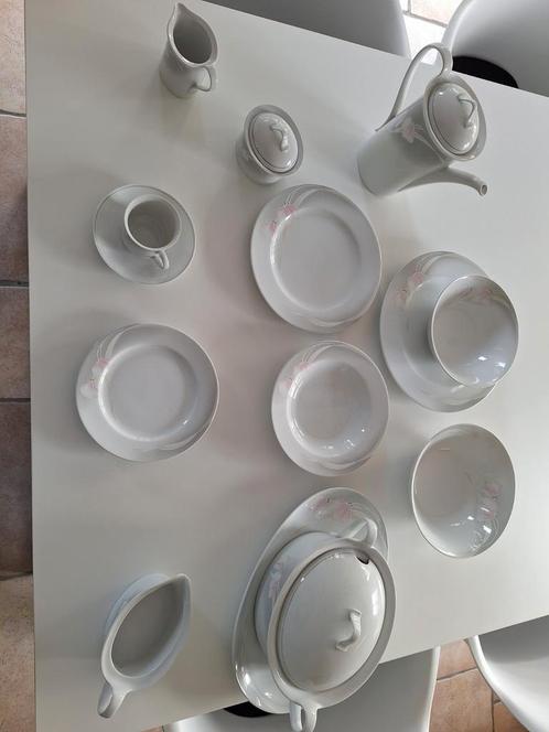 Mooi onderhouden 12-delig servies. Merk Welden Seltmann., Antiek en Kunst, Antiek | Servies compleet, Ophalen