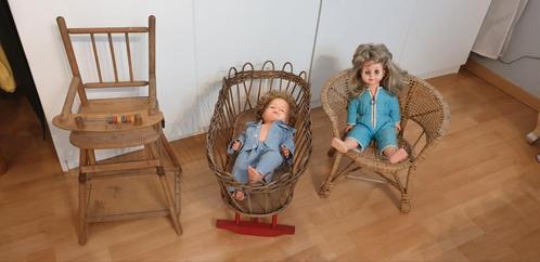 Oude wieg, kinderstoel en stoel + 2 Unica-poppen, Antiek en Kunst, Antiek | Speelgoed, Ophalen