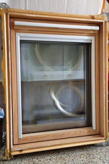 Velux 98×78 très propre avec store intégré, Enlèvement, Comme neuf