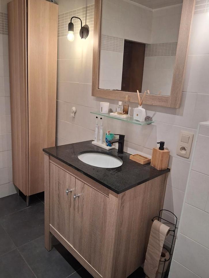 zwarte marmeren wasbak + houten kast + kast + kraan + spiege, Huis en Inrichting, Badkamer | Badkamermeubels, Gebruikt, Wastafelkast