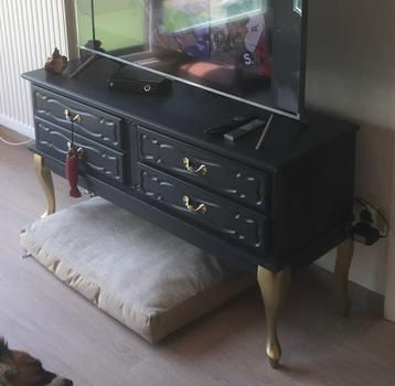 tv kast beschikbaar voor biedingen