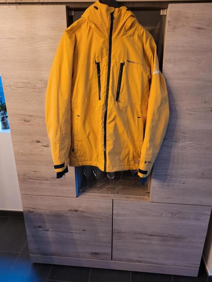 Gele skijas van PROTEST PVRE SERIES - maat medium (M), Kleding | Heren, Wintersportkleding, Gedragen, Jack, Maat 48/50 (M), Ophalen of Verzenden