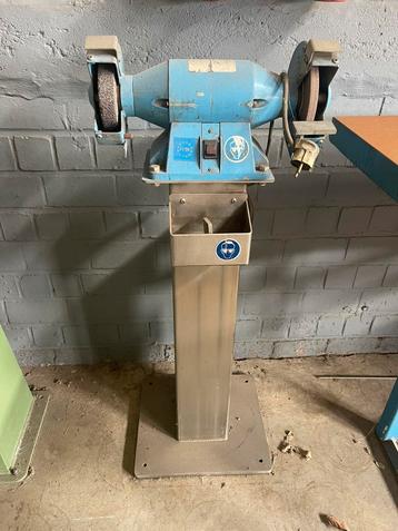 Grinder avec pied, Enlèvement, Utilisé