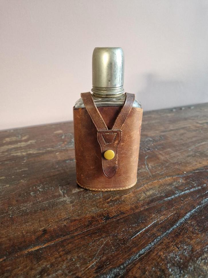 Brits bruin leer verpakt glazen heupfles oude zakfles, Antiek en Kunst, Curiosa en Brocante, Ophalen of Verzenden