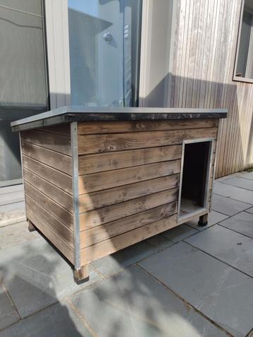 Grande niche pour chien en bon état., Enlèvement, Comme neuf, Niche à chien