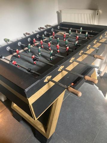 Jupiter tafelvoetbal beschikbaar voor biedingen